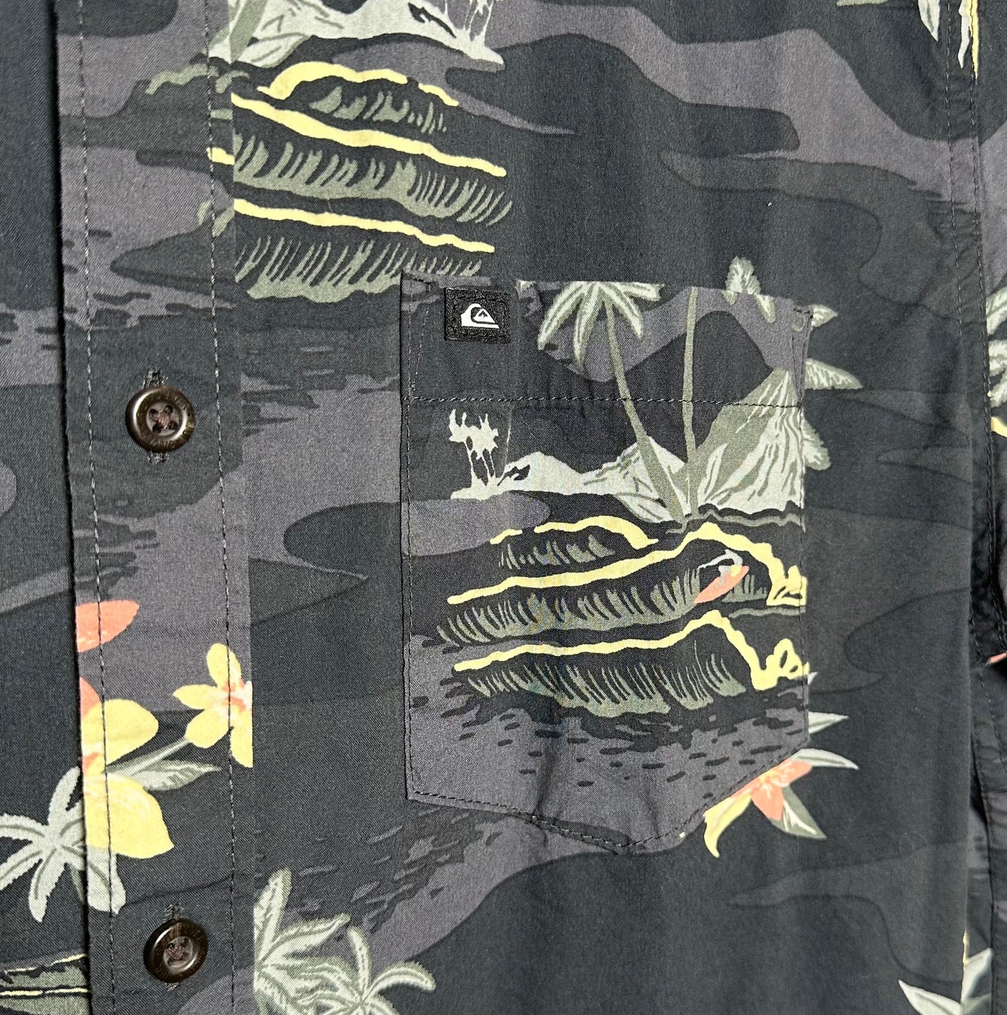 Quiksilver Button-Up - Small - Quick Thrifts